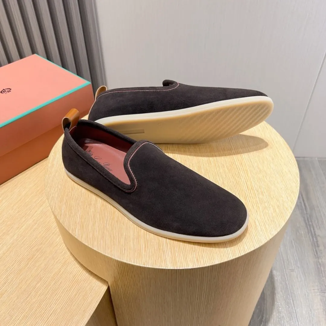 Men's shoes 400💰[loro piana] 2025 new moccasins, popular casual sneakers for street men. The shoes are made of first-layer suede leather uppers with rubber soles, a classic. The complex craftsmanship and meticulous structure make the shoes light and soft, allowing you to walk comfortably and freely. Perfect for summer wear. Yardage: 38-45.